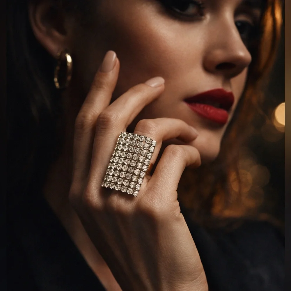 Bold Rhinestone Shield Ring – Y2K Glam Sparkle – Adjustable‎ Vintage Style